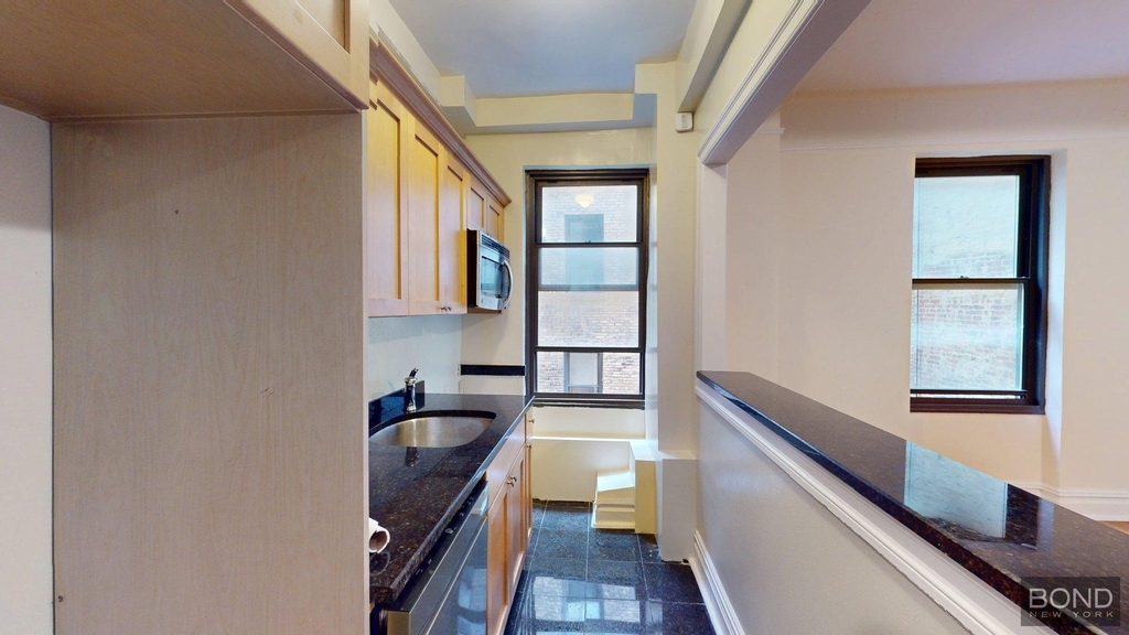 Second Avenue - Photo 4