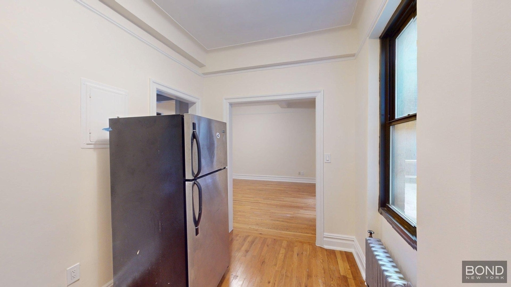 Second Avenue - Photo 5