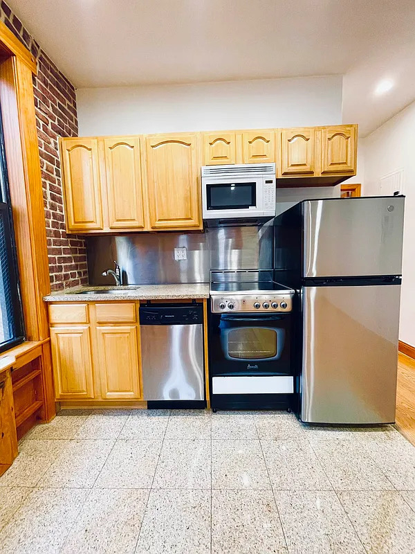 324 East 52nd Street - Photo 1