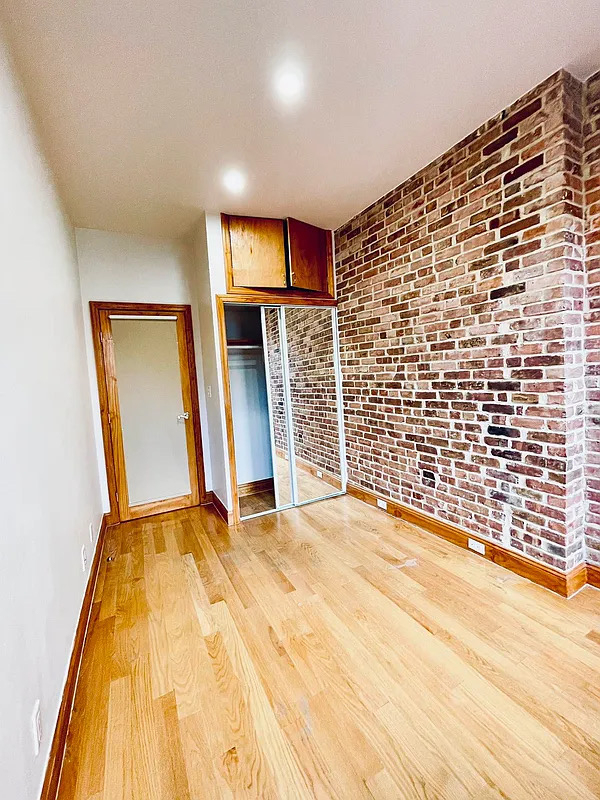 324 East 52nd Street - Photo 4