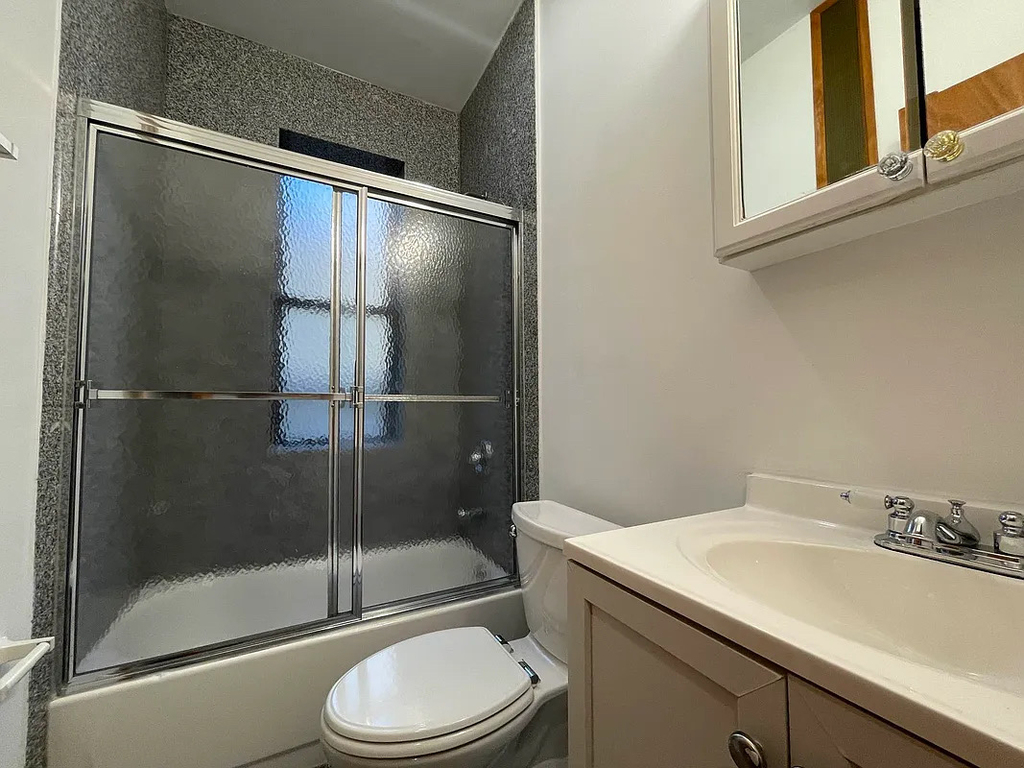 324 East 52nd Street - Photo 8