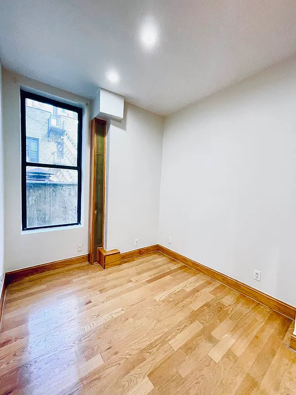 324 East 52nd Street - Photo 3