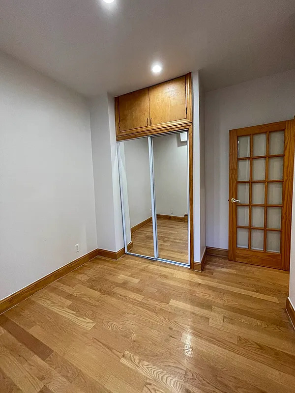 324 East 52nd Street - Photo 7