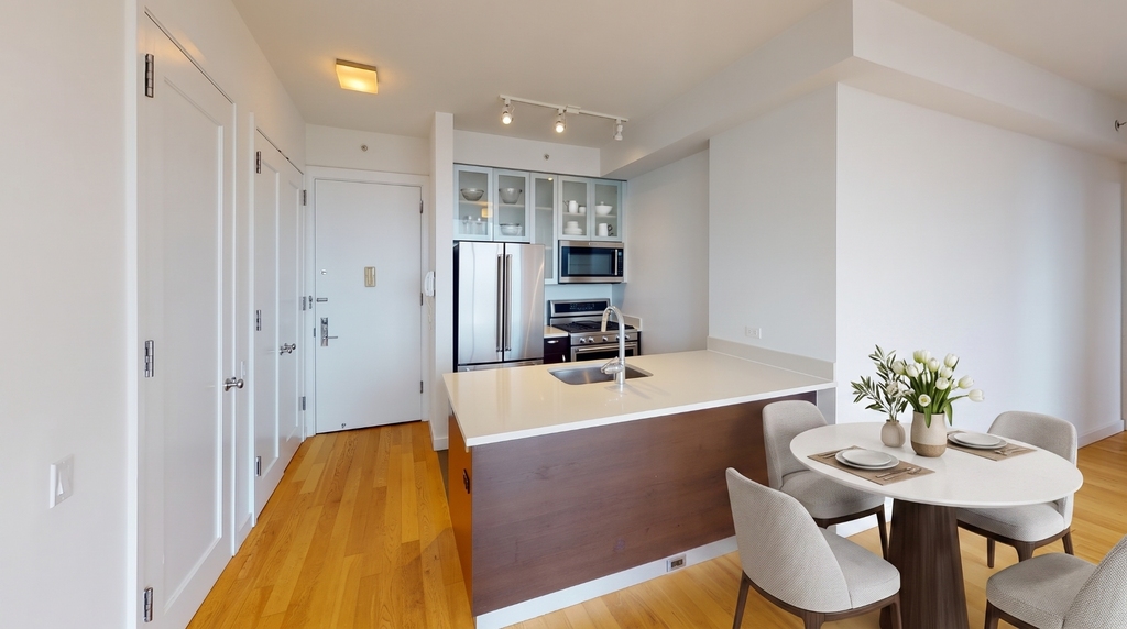 808 Columbus Avenue - Photo 3