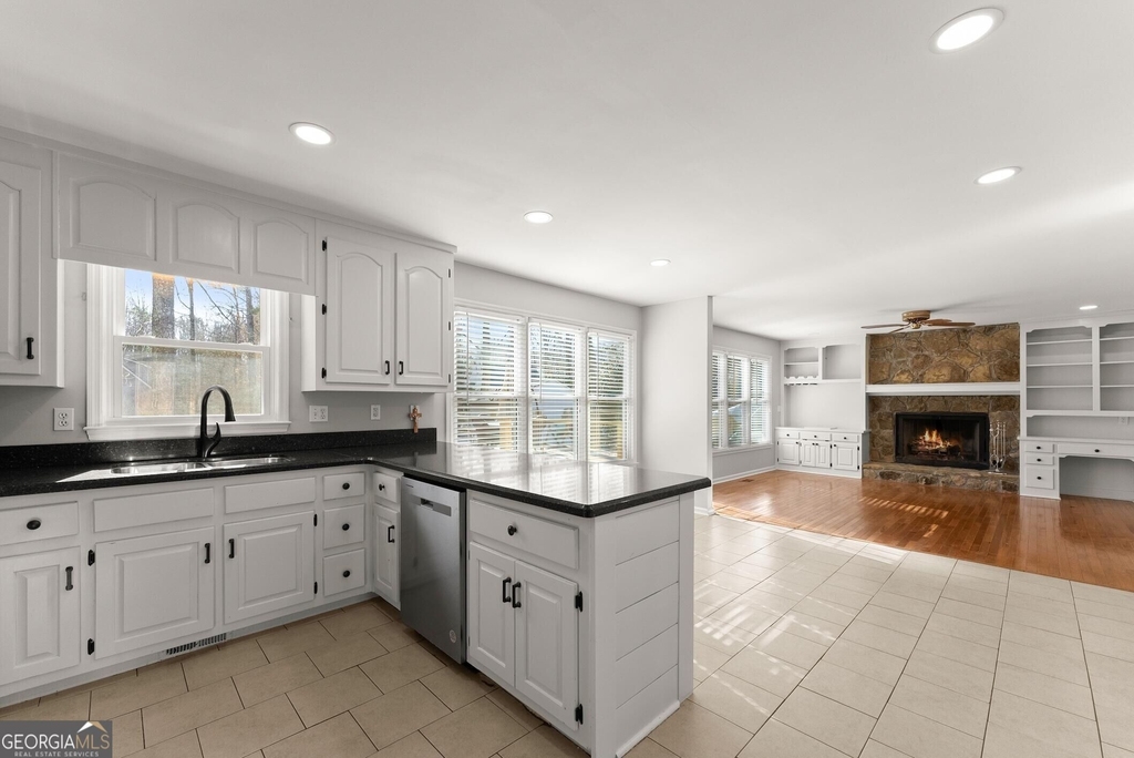 2160 Robin Hood Trail - Photo 6