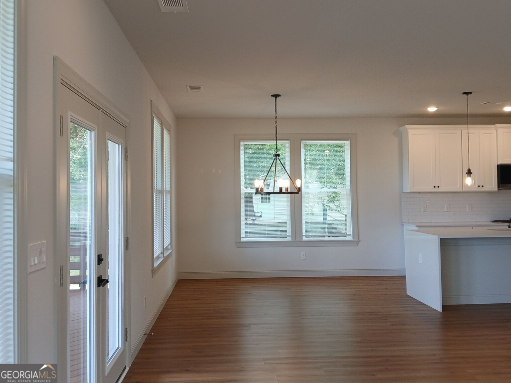 245 Lakeview Drive - Photo 5