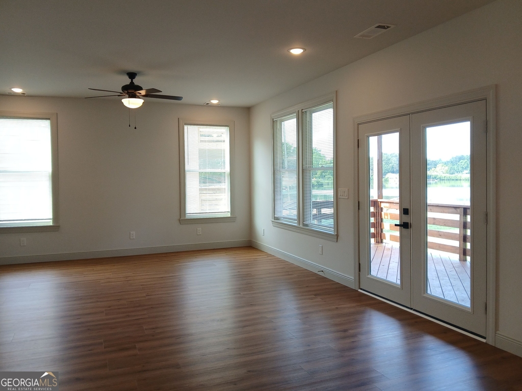 245 Lakeview Drive - Photo 3