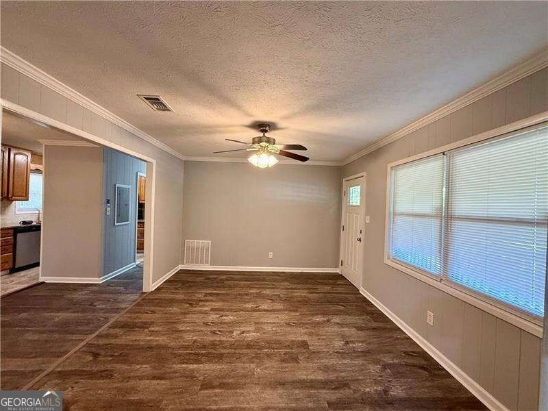 1414 Sycamore Drive Nw - Photo 2