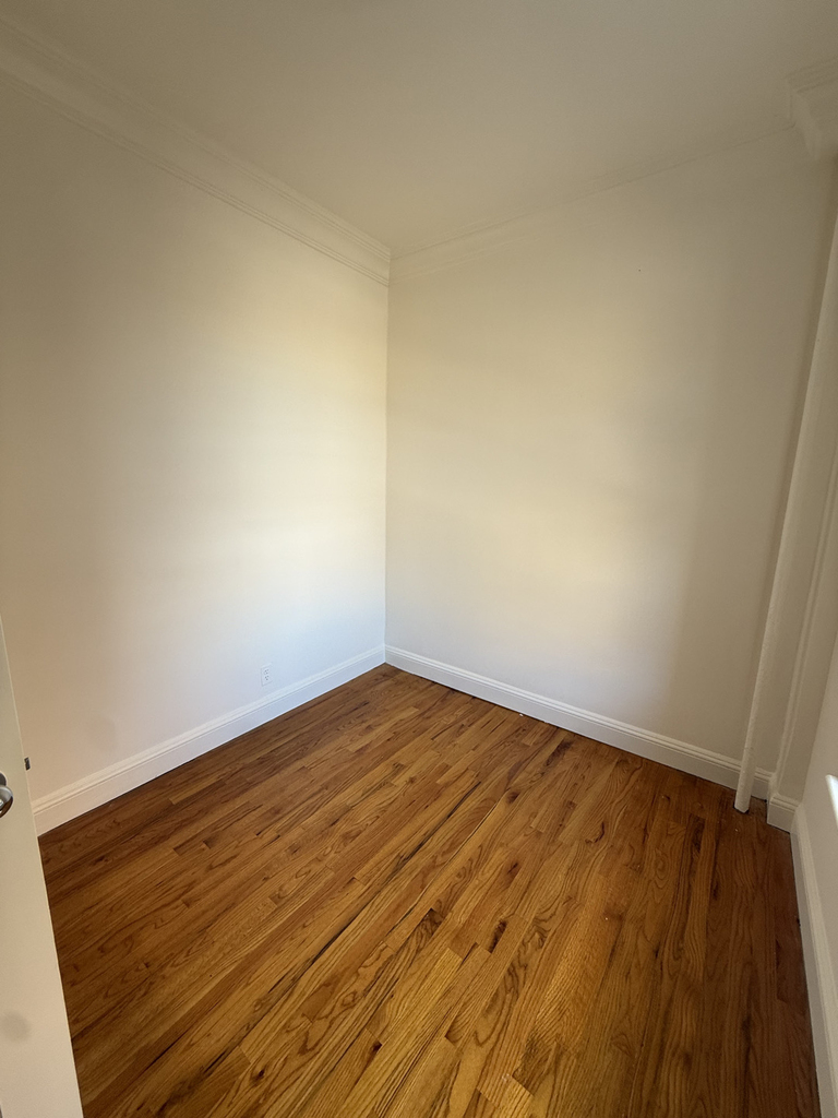 200 Riverside Drive - Photo 3