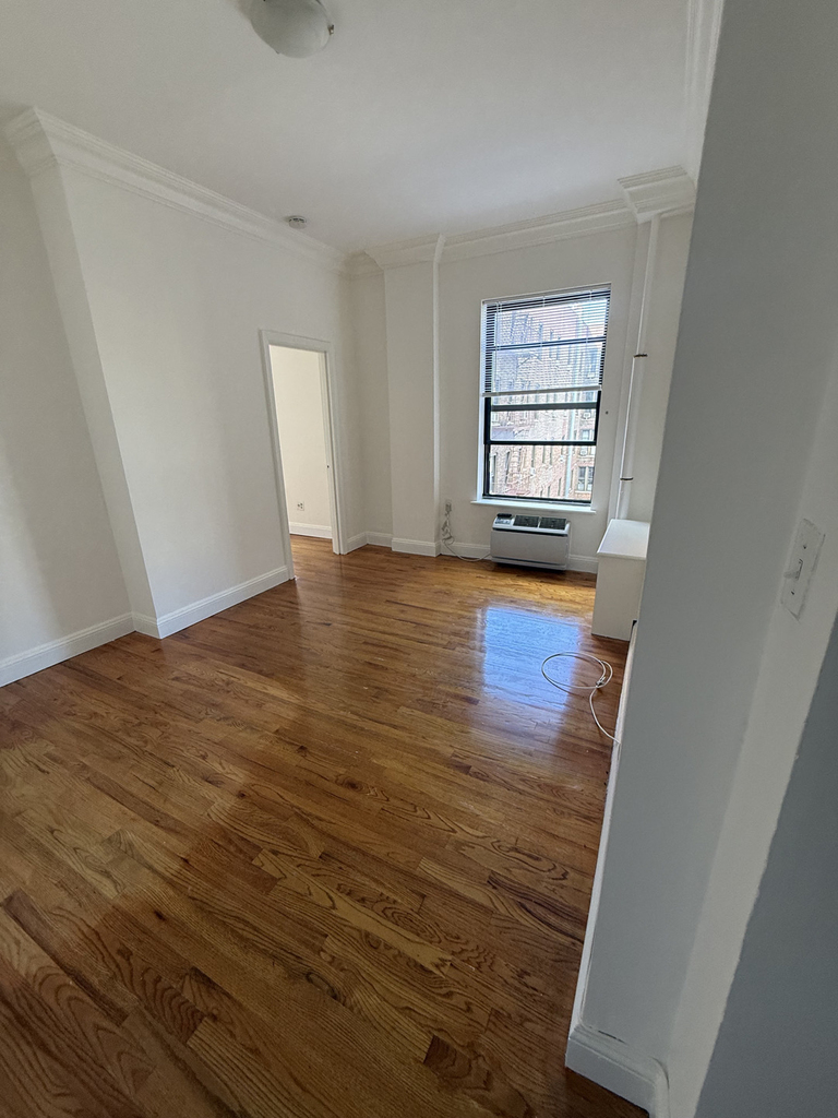 200 Riverside Drive - Photo 4