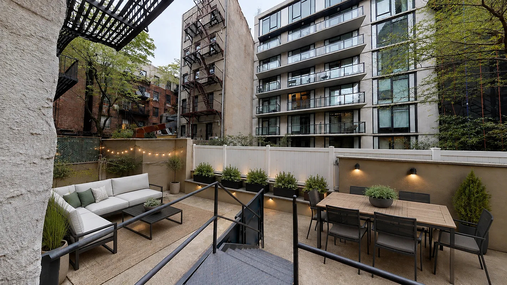 365 West 52nd Street - Photo 1