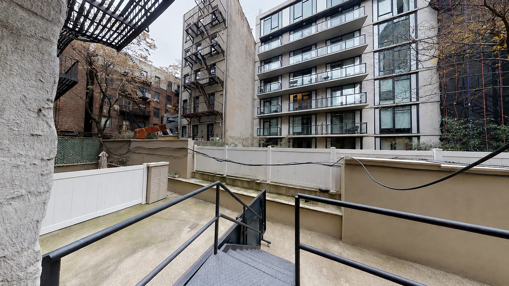 365 West 52nd Street - Photo 12