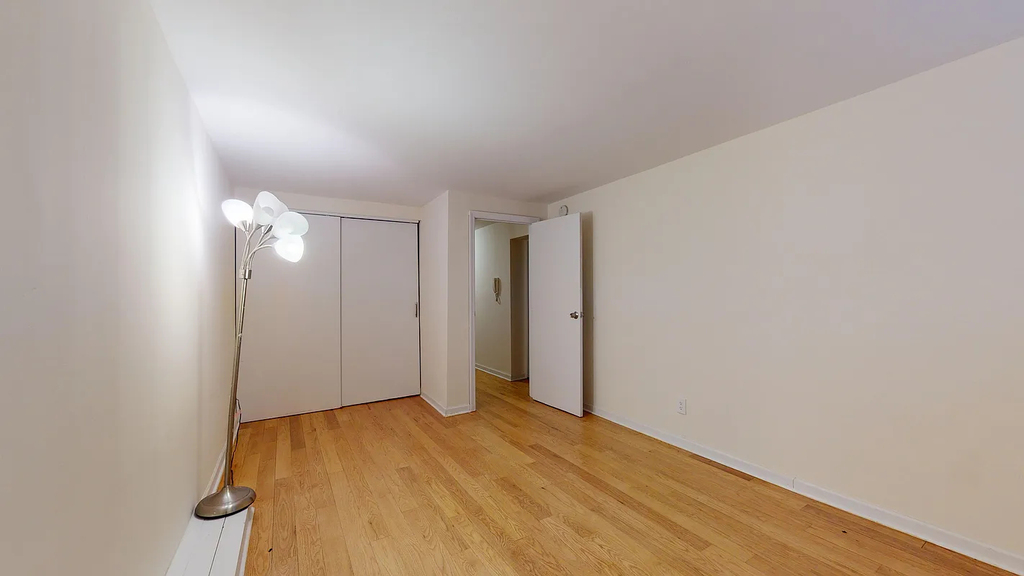 365 West 52nd Street - Photo 14