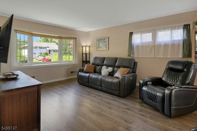 15 Maxine Dr - Photo 3