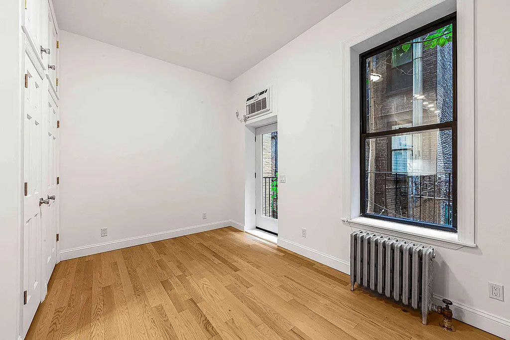 304 East 11th - Photo 7