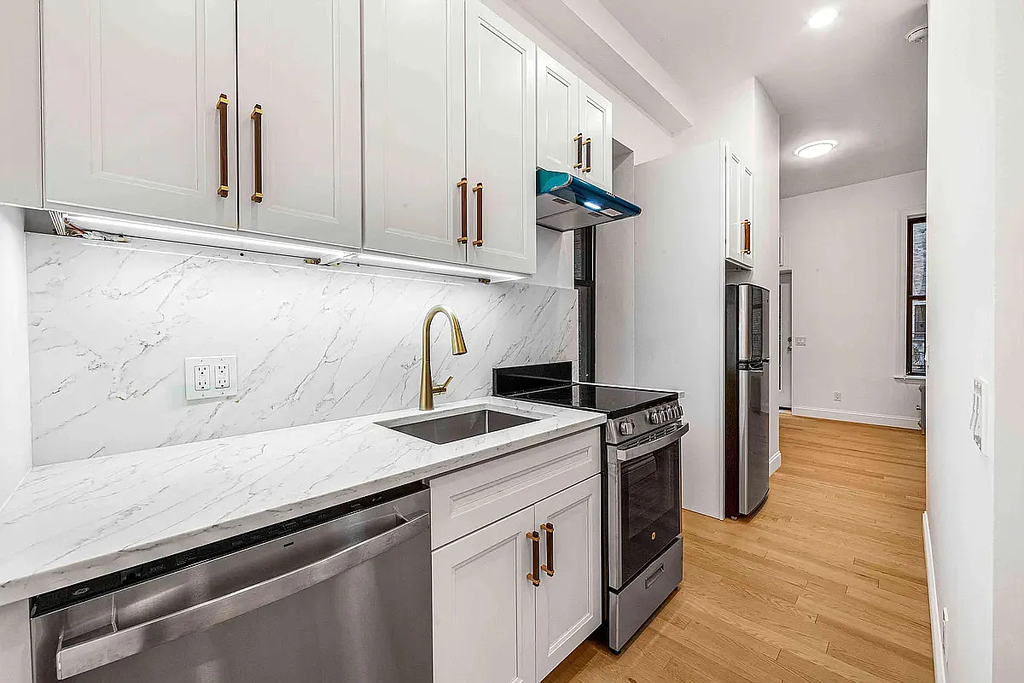 304 East 11th - Photo 1