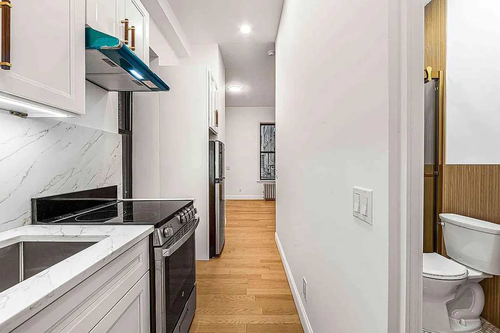 304 East 11th - Photo 9