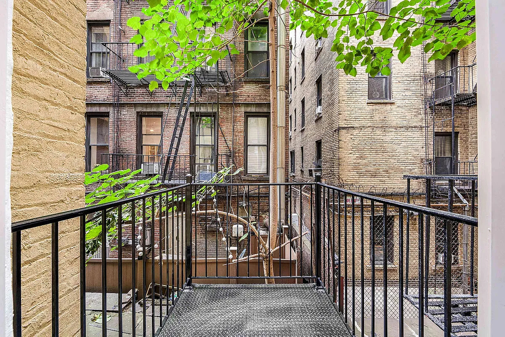 304 East 11th - Photo 6