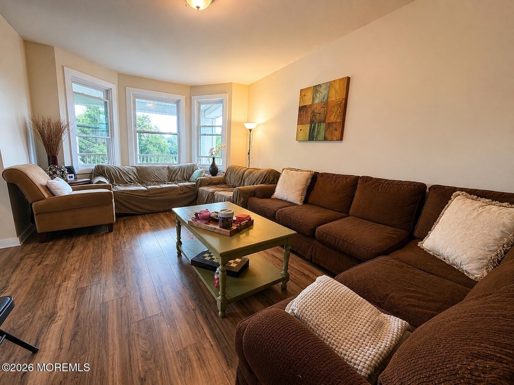 171 Lincoln Avenue - Photo 2