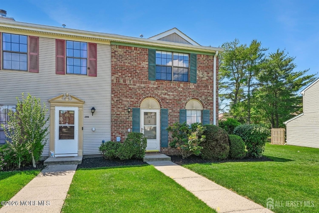 289 Bromley Place - Photo 1