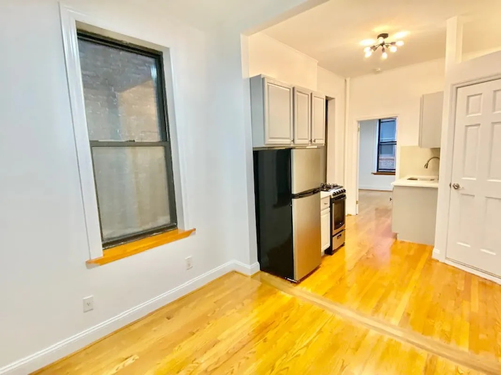 306 East 11th Street - Photo 2