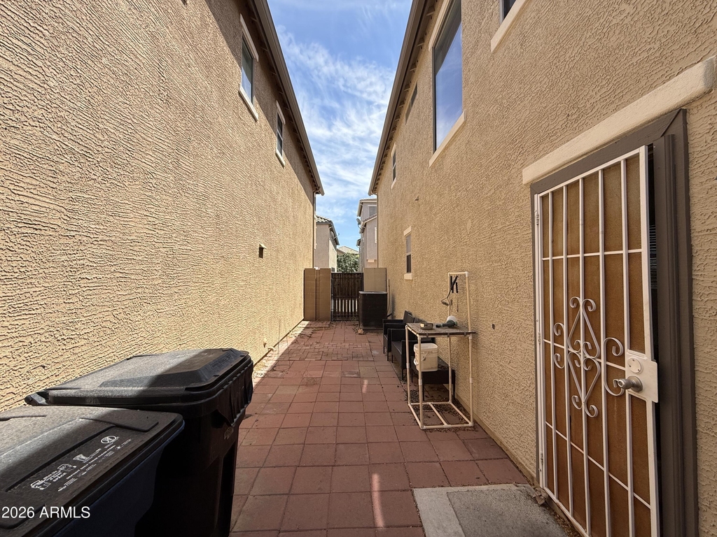 1670 E Elgin Street - Photo 16