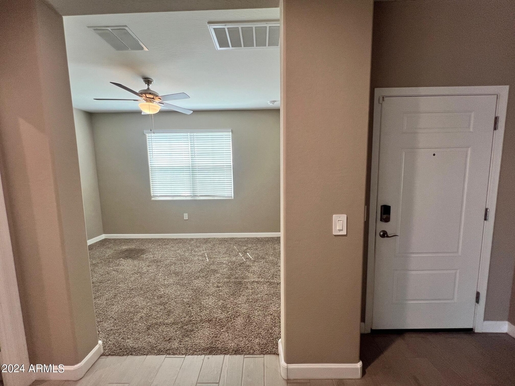10424 S 54th Lane - Photo 2