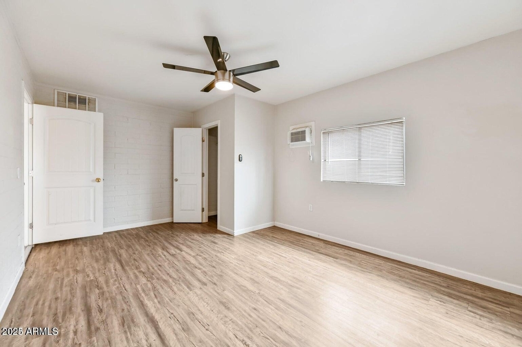1744 W Glendale Avenue - Photo 10