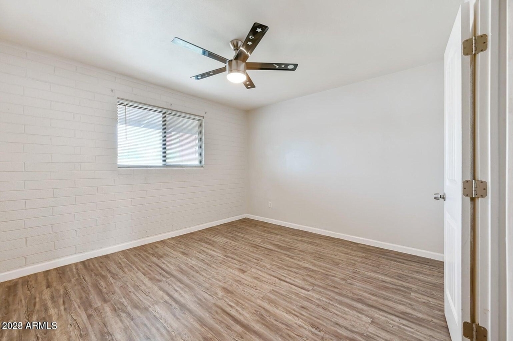 1744 W Glendale Avenue - Photo 13