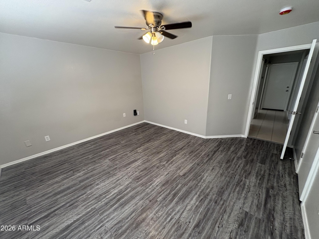 15901 W Elm Street - Photo 4