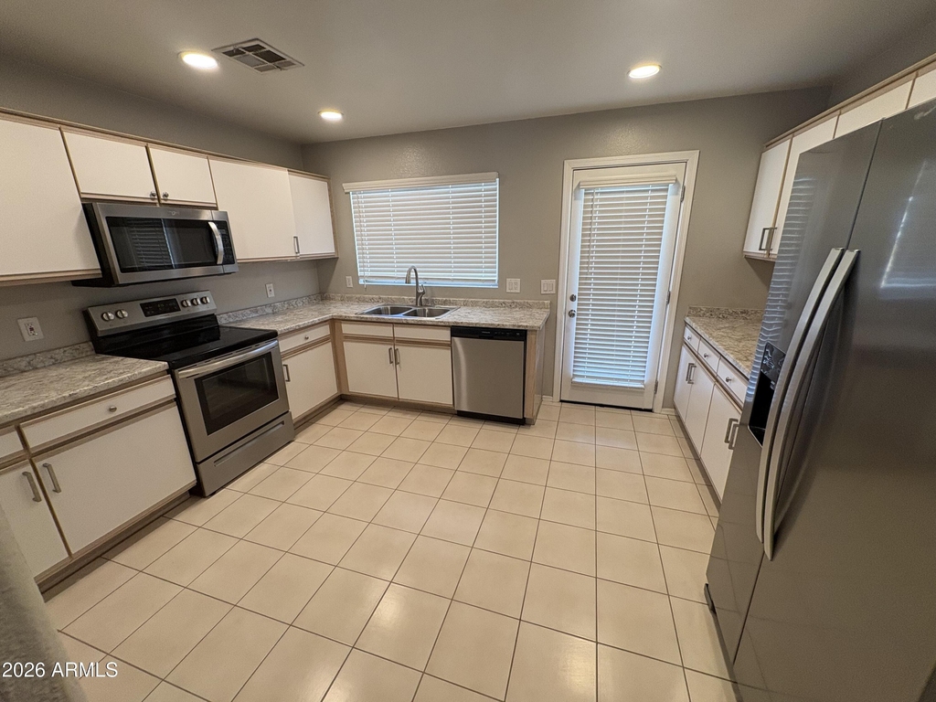 15901 W Elm Street - Photo 2