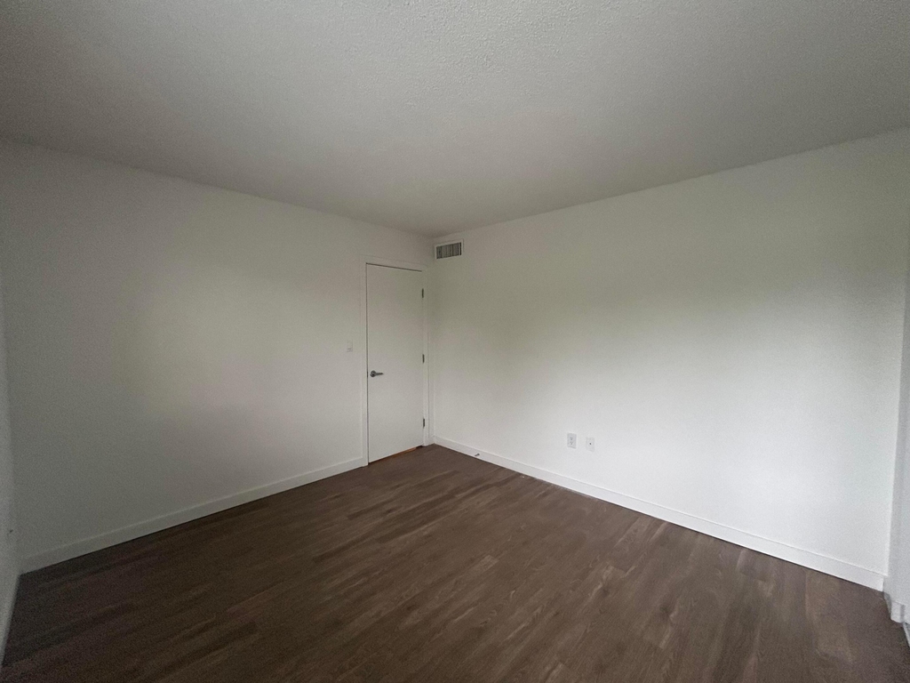 4108 N Pine Island Road - Photo 4
