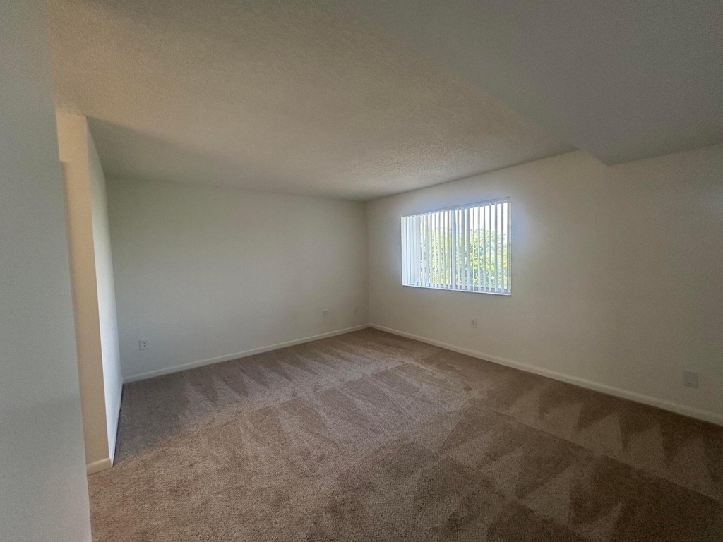 4108 N Pine Island Road - Photo 21