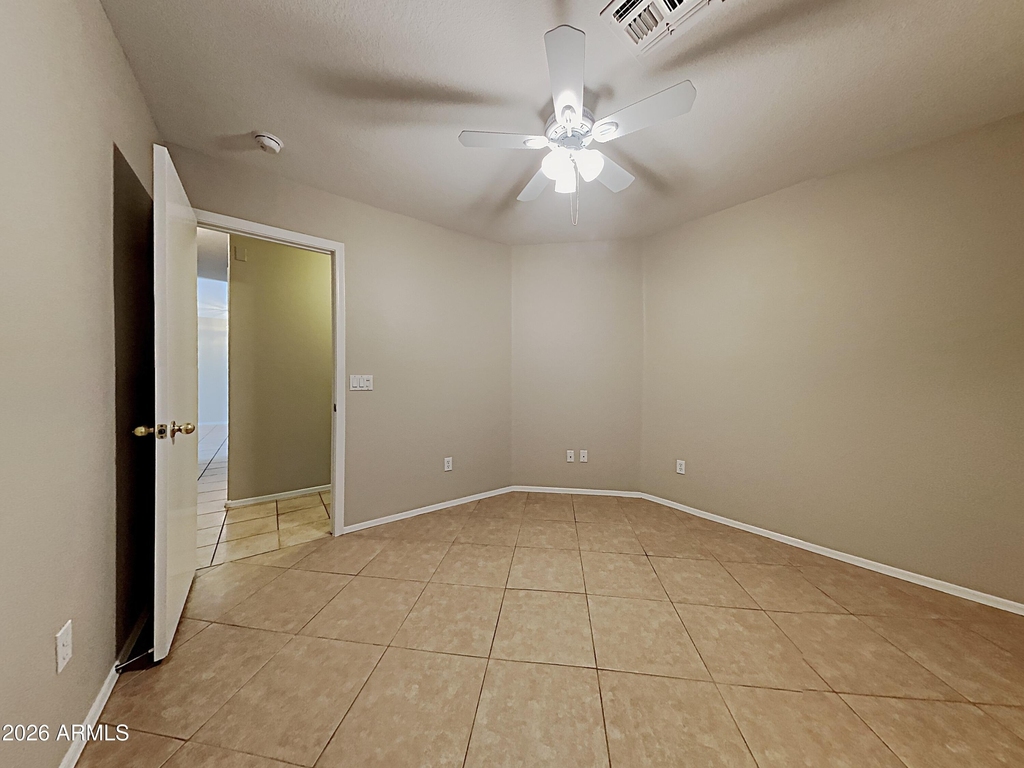 9305 E Medina Avenue - Photo 5