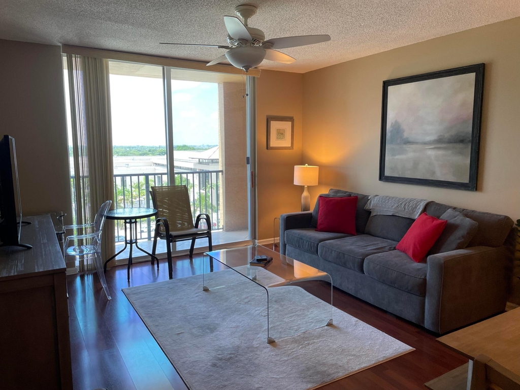 651 Okeechobee Boulevard - Photo 9