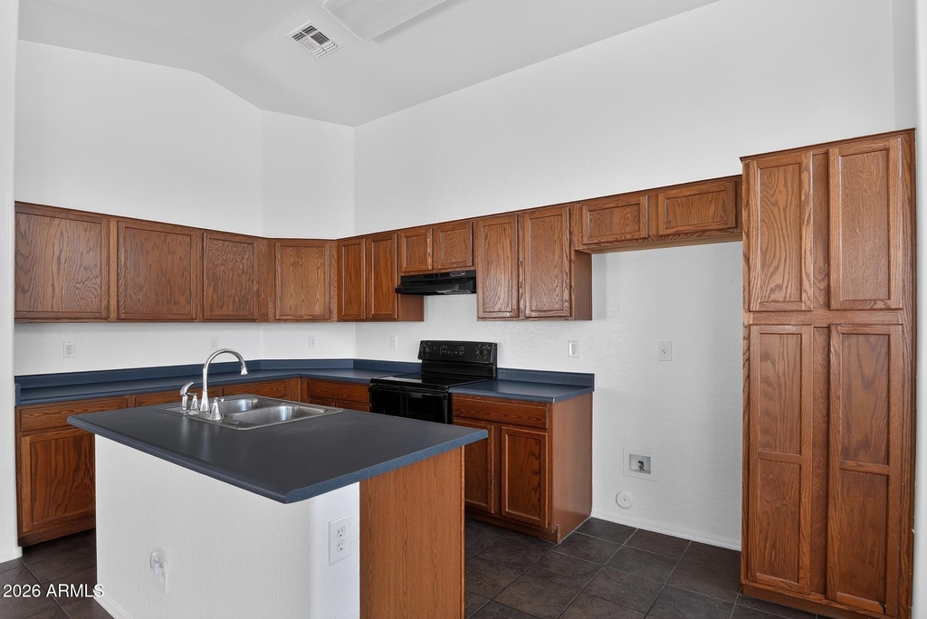 13737 W Peck Drive - Photo 2