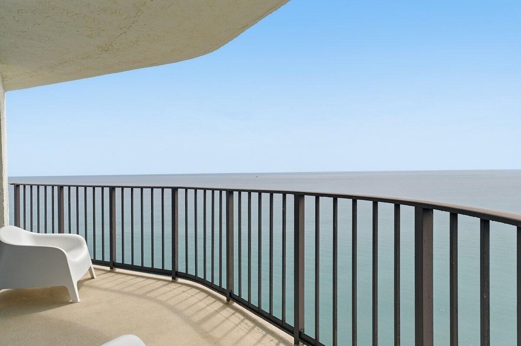 5420 N Ocean Drive - Photo 0