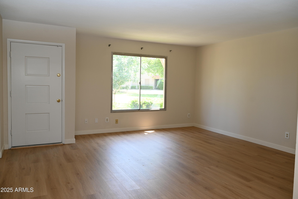 5039 N 81st Street - Photo 4
