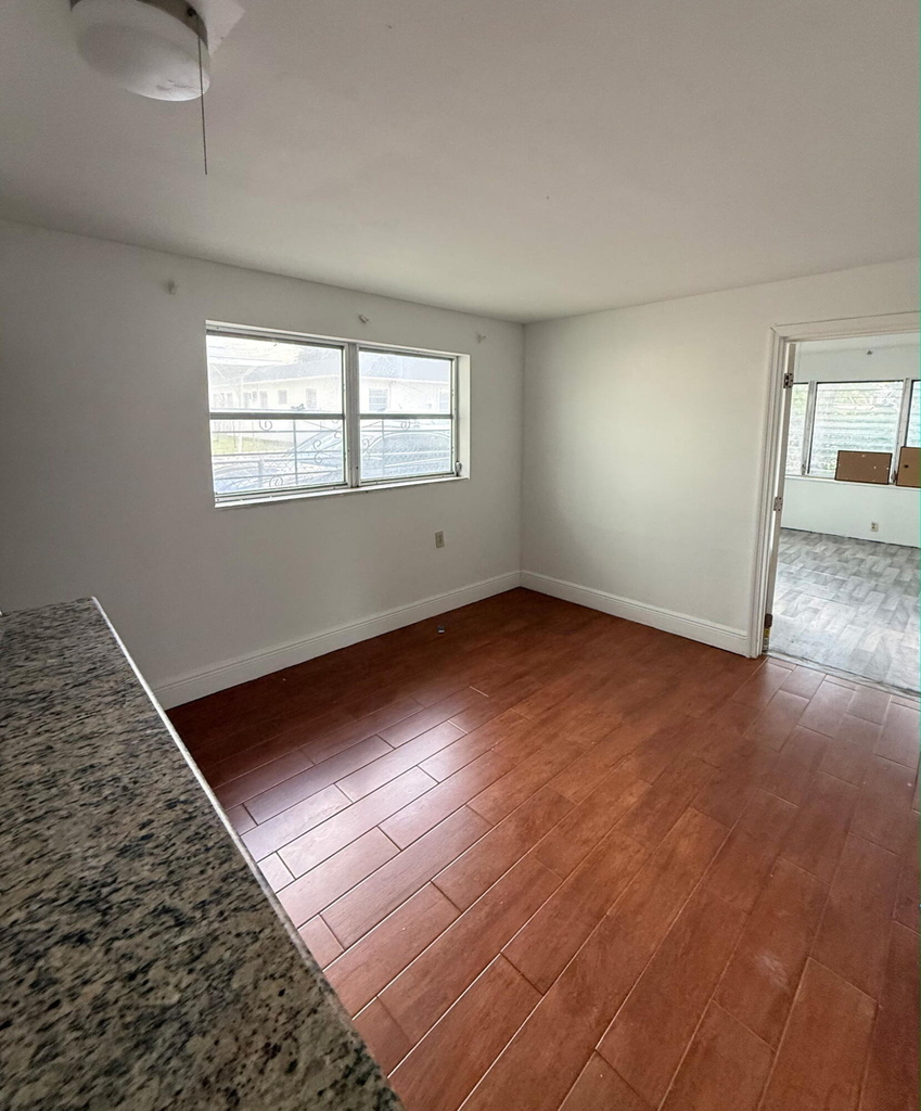 1735 Jackson Street - Photo 3