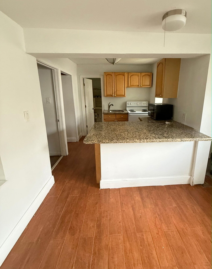 1735 Jackson Street - Photo 2