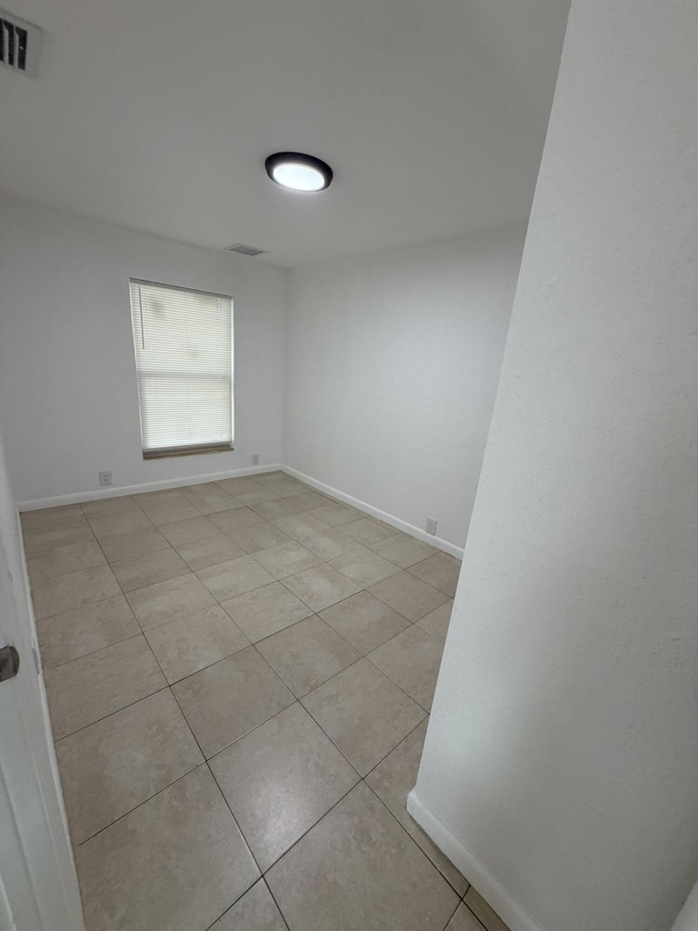 926 S F Street - Photo 4