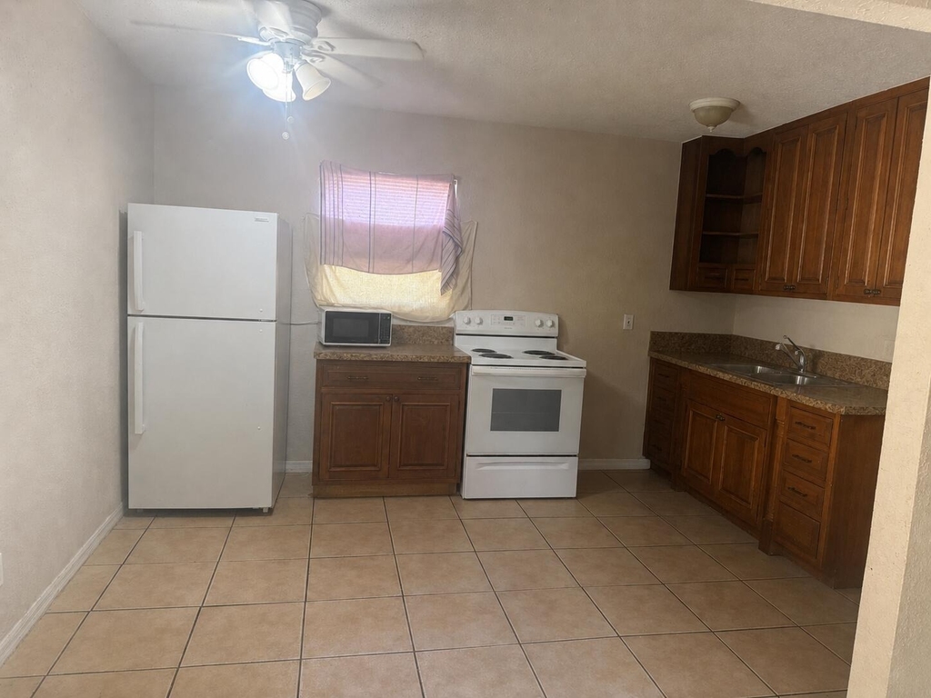 1807 Douglas Street S - Photo 1