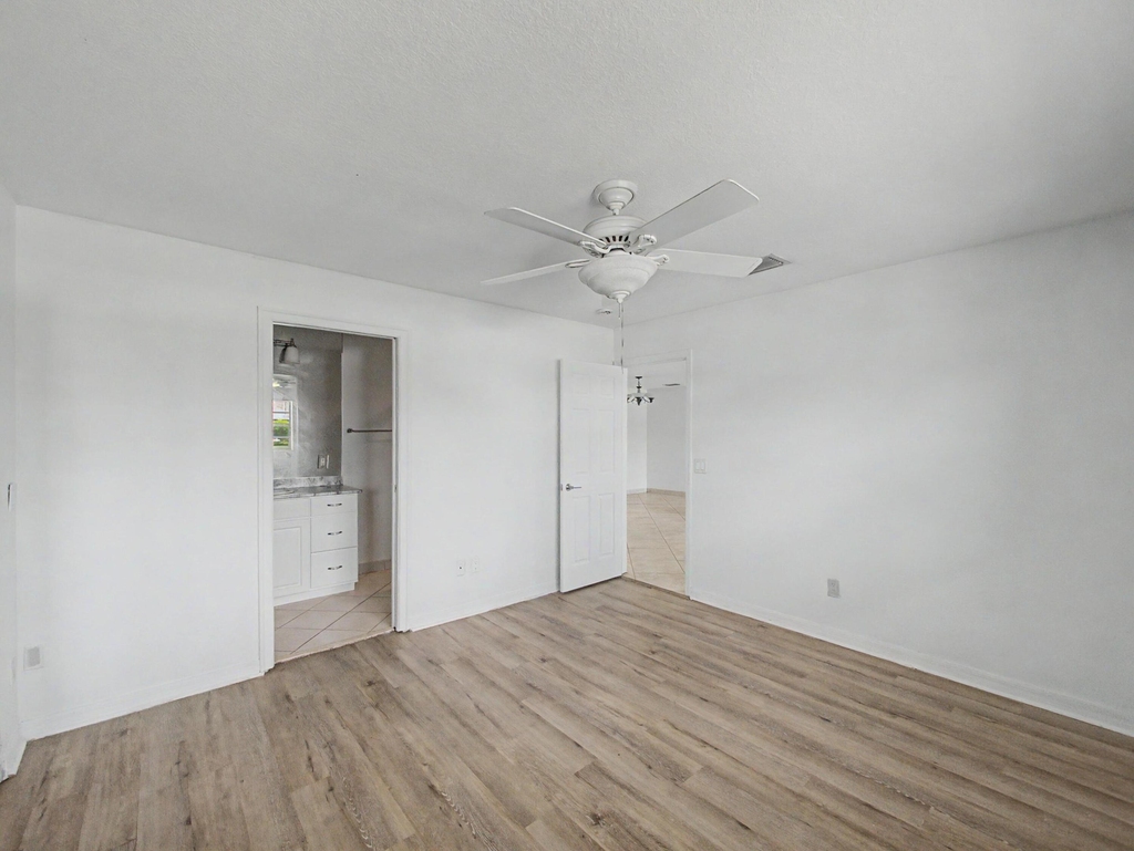 1149 Sw Hogan Street - Photo 8