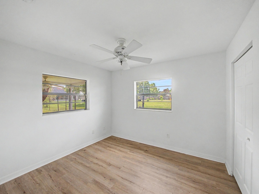 1149 Sw Hogan Street - Photo 10