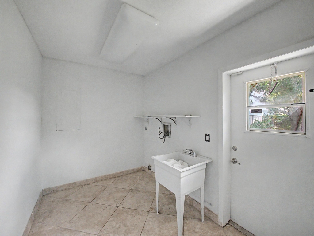 1149 Sw Hogan Street - Photo 12