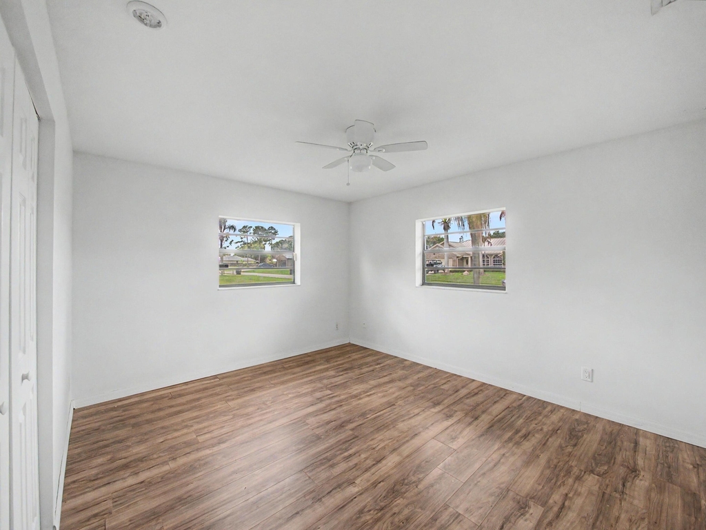 1149 Sw Hogan Street - Photo 9