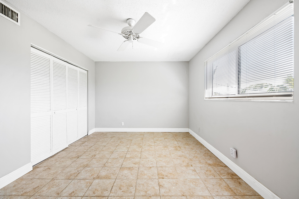 1001 Se 16th Street - Photo 6
