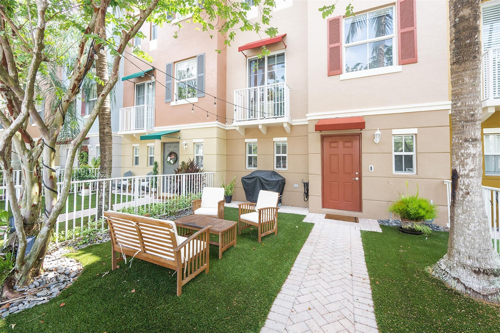 540 Ne 7th Avenue - Photo 0