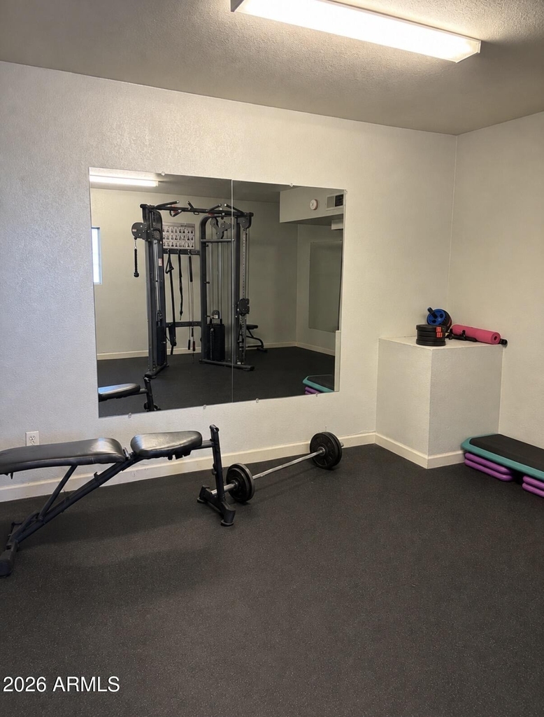 740 W Elm Street - Photo 23