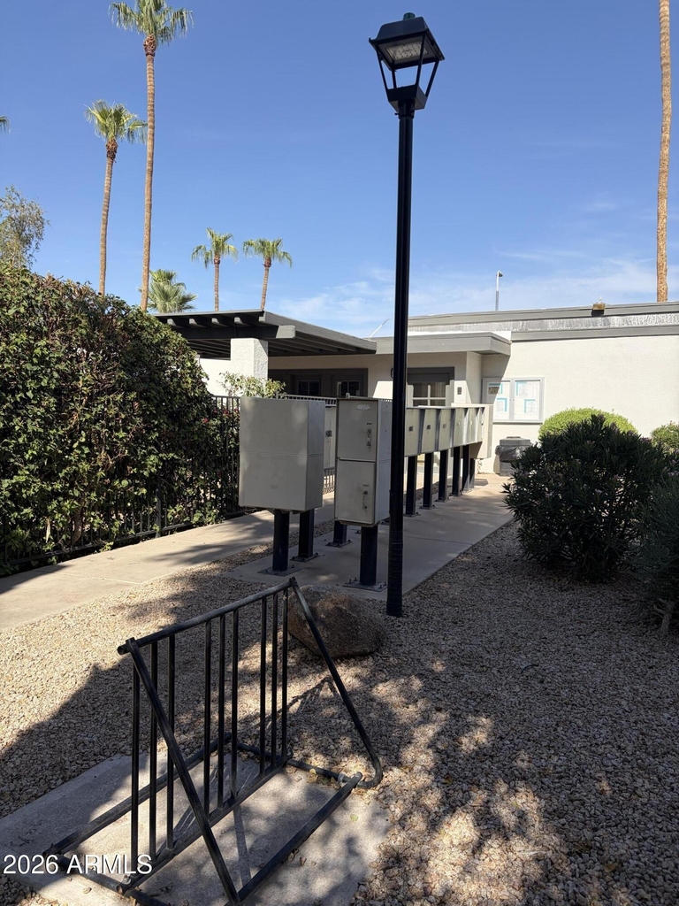 740 W Elm Street - Photo 18